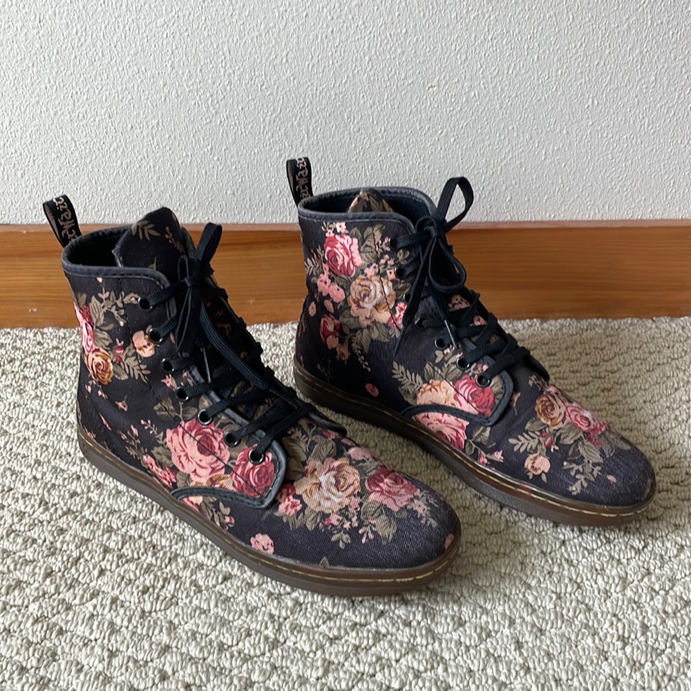 *LIKE NEW* DR MARTENS Ankle Boots Shoreditch Black & Pink Canvas Floral